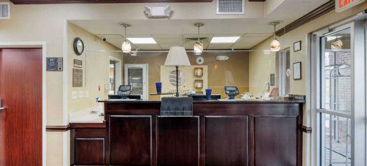 希尔斯维尔I-77舒适套房酒店(Comfort Inn & Suites Hillsville I-77)图片