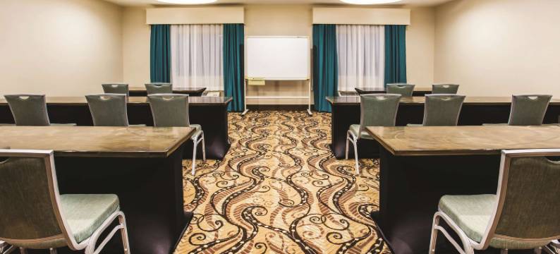 埃文斯维尔拉昆塔温德姆套房酒店(La Quinta Inn & Suites by Wyndham Evansville)图片