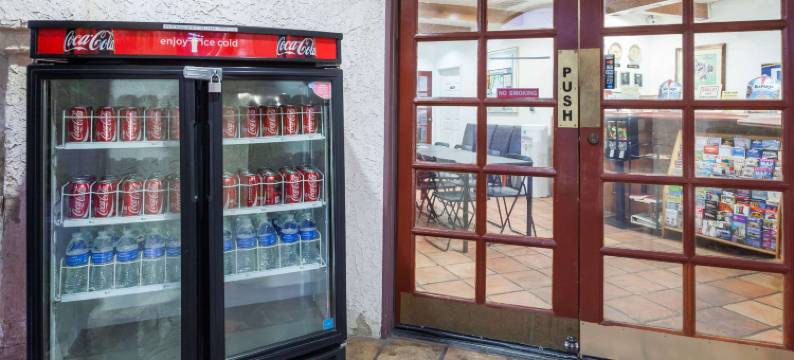 卡斯泰克六旗魔术山戴斯酒店(Days Inn by Wyndham Castaic Six Flags Magic Mountain)图片