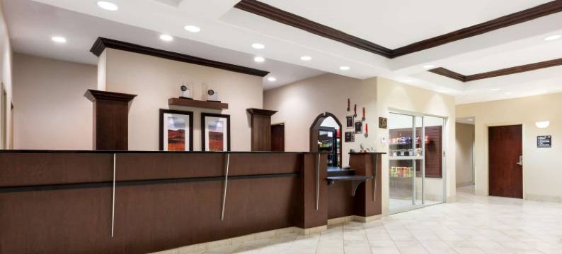 韦本温德姆华美达酒店(Ramada by Wyndham Weyburn)图片