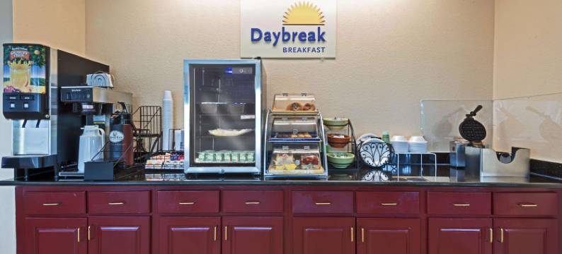 蒙哥马利体育馆戴斯酒店(Days Inn by Wyndham Coliseum Montgomery Al)图片