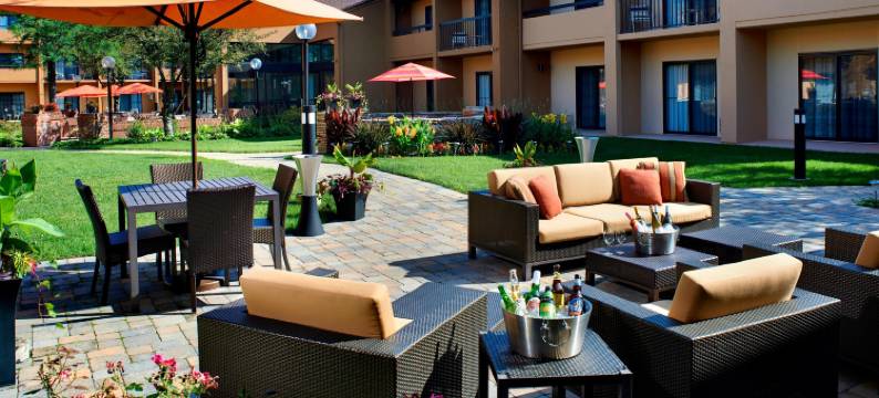 芝加哥内珀维尔万怡酒店(Courtyard Chicago Naperville)图片