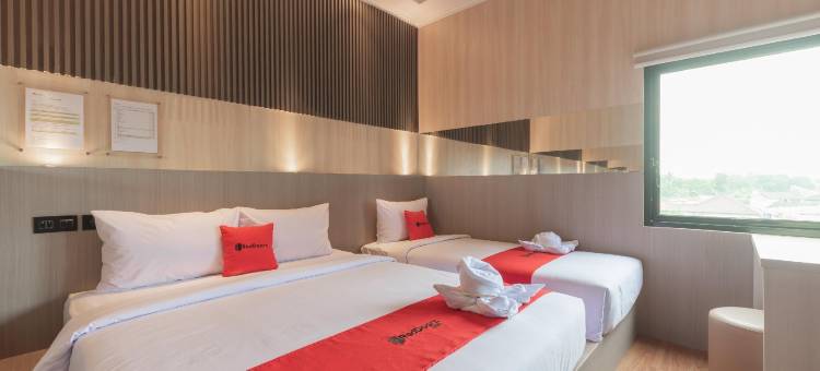 红多兹酒店-近冼都环路出口收费站(RedDoorz Near Exit Toll Sirkuit Sentul)图片