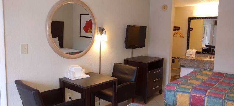 罗德岱堡机场红地毯酒店(Red Carpet Inn Airport Fort Lauderdale)图片