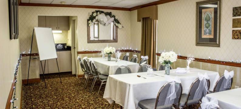 克拉丽奥酒店研究三角园达勒姆(Clarion Pointe Research Triangle Park Durham)图片