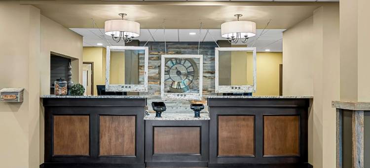 拉孔布贝斯特韦斯特优质套房酒店(Best Western Plus Lacombe Inn  Suites)图片