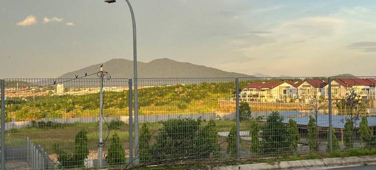 位于居銮市中心的4卧室独栋房屋-3200平方米|带2个独立浴室(Black Homestay Kluang Xiao Hei Minsu · Er)图片