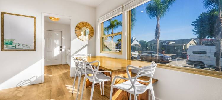 Newly remodeled PB Home w/ AC, King Beds - 2blocks2beach - Sleeps 24 - Parking图片