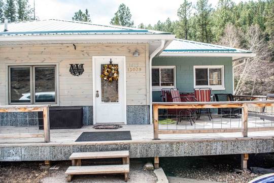 Blue Pine Suite near Mt. Rushmore. Clean and spacious 2 bed/2bath apartment