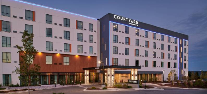 佩托斯基万豪万怡酒店(Courtyard Petoskey at Victories Square)图片