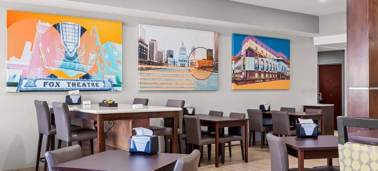 北圣路易机场贝斯特韦斯特普拉斯套房酒店(Best Western St. Louis Airport North Hotel  Suites)图片