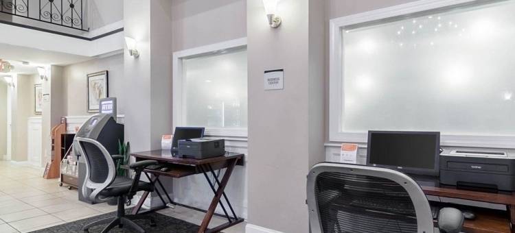 威廉斯堡中心罗德威套房酒店(Rodeway Inn & Suites Williamsburg Central)图片