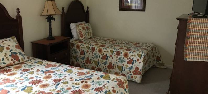 7 Bedroom Home with Private Screened Pool Spa Gameroom and 2 Master Suites by Florida Dream Homes图片