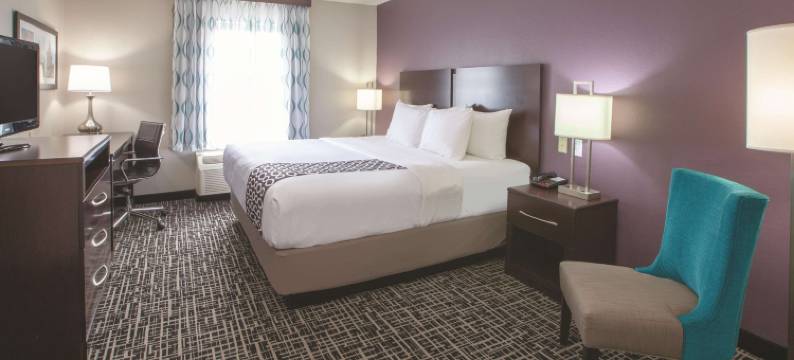 新坎伯兰哈里斯堡拉昆塔温德姆套房酒店(La Quinta Inn & Suites by Wyndham New Cumberland-Harrisburg)图片