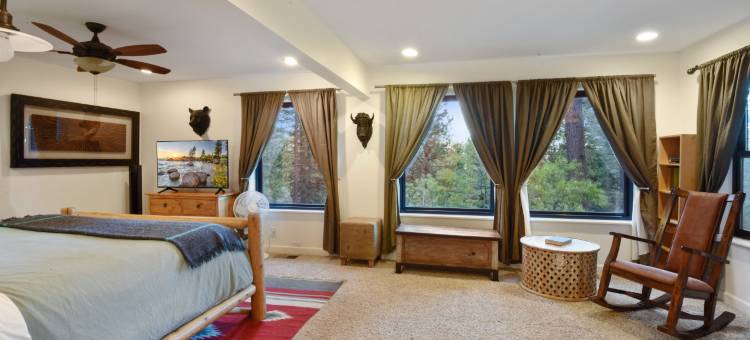 Idyllic Incline Village Close to Lake Tahoe图片
