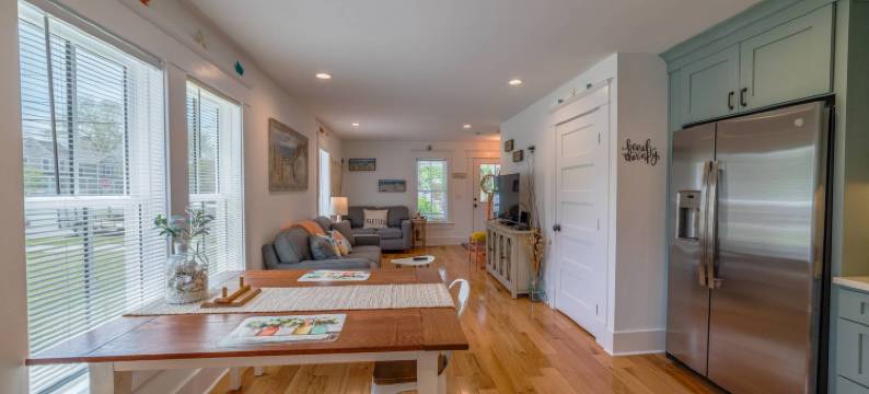 Charming Duplex with Outdoor Space and Bikes - Delightful Beach Escape图片