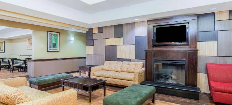 恩尼斯拉昆塔温德姆套房酒店(La Quinta Inn & Suites by Wyndham Ennis)图片