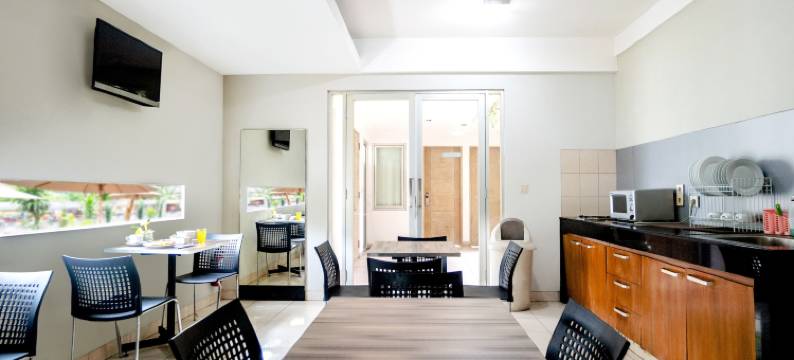 佩卓蓬甘勒格林套房酒店(LeGreen Suite Pejompongan)图片