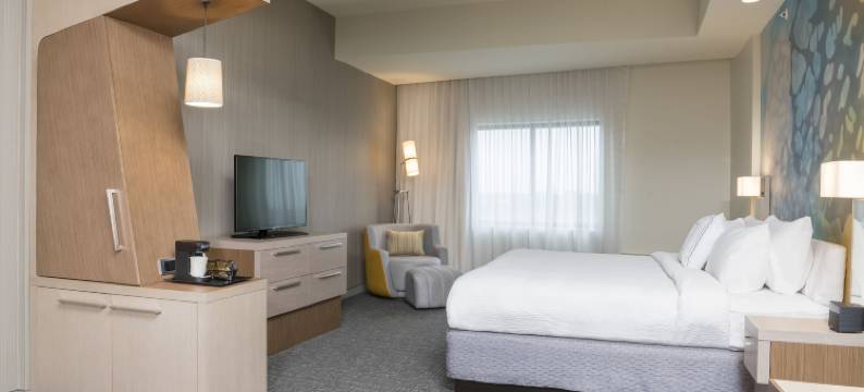 密歇根大学中部芒特普莱森特万怡酒店(Courtyard Mt. Pleasant at Central Michigan University)图片