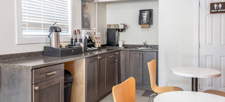 卑诗省纳尔逊堡 6 号汽车旅馆(Motel 6 Fort Nelson, BC)图片