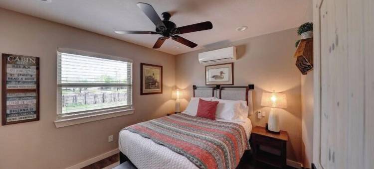 树顶河小屋(Treetop River Cabins on the Guadalupe River)图片