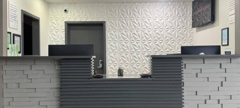 土斯卡鲁沙华美达酒店(Ramada by Wyndham Tuscaloosa)图片