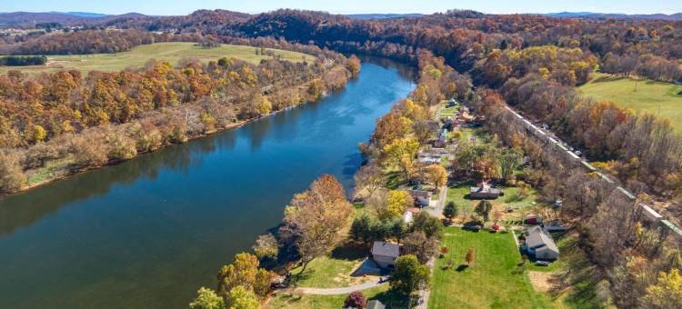 新河三卧室 - 钓鱼、皮划艇、热水浴缸、VT游戏周末(New River 3Br - Fishing, Hot Tub and VT Game Weekends)图片