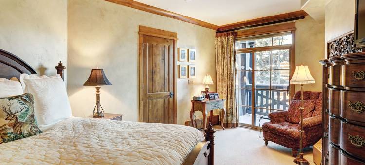 豪华2卧室公寓距离滑雪坡0英尺由RedAwning提供(Luxurious 2 Bedroom0 Feet from the Slopes! Condo by RedAwning)图片