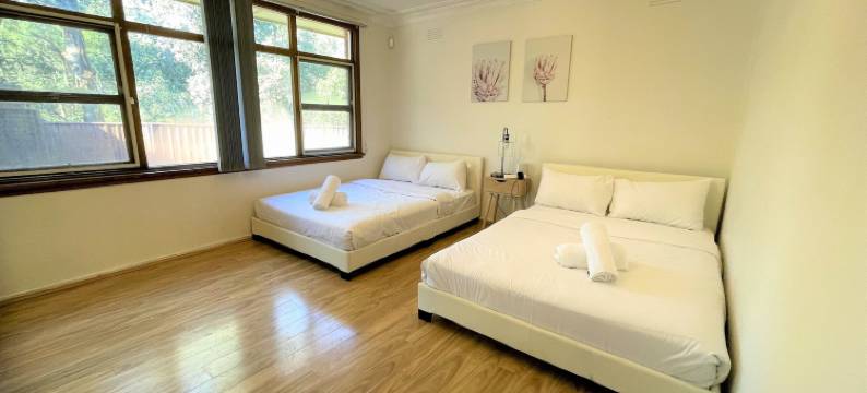 坎贝尔敦假日家庭拥有3床位和停车位(Campbelltown Holiday Home 3 Bed & Parking)图片