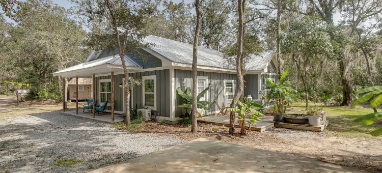 迷人的达利恩藏身处，带阳台，靠近市中心！(Charming Darien Hideaway w/ Porch, Near Downtown!)图片