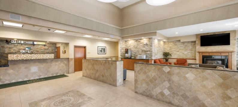费什基尔南品质酒店及套房(靠近I-84)(Quality Inn & Suites Fishkill South Near I-84)图片