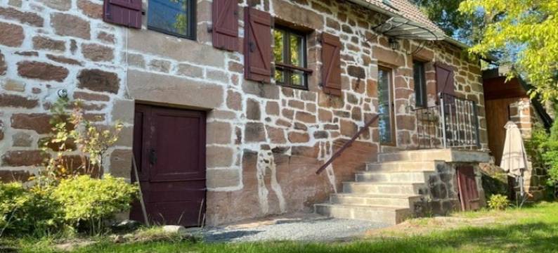 Cottage in Corrèze with Garden Views图片