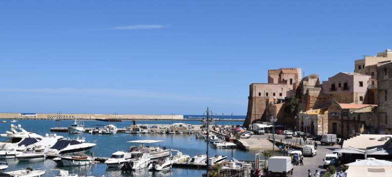 Villa in Valderice with Pool and Garden图片