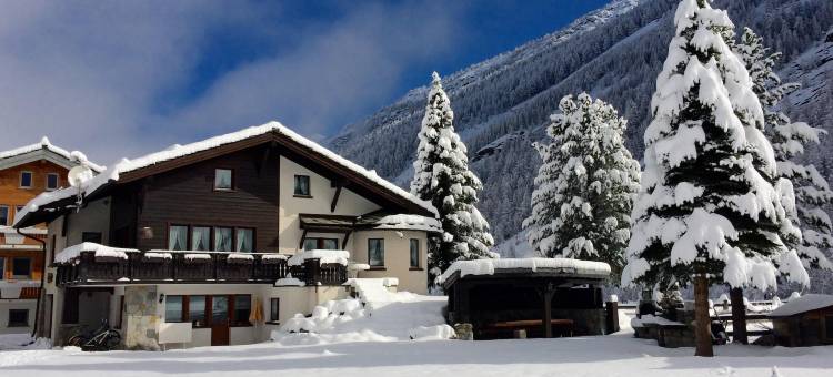 Chalet in Saas Fee near Ski Slopes图片