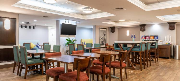 普茨茅斯中心欢朋酒店(Hampton Inn Portsmouth Central)图片
