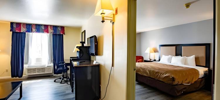 靠近日内瓦湖的伍德斯托克品质酒店旅店和套房(Quality Inn & Suites Woodstock Near Lake Geneva)图片