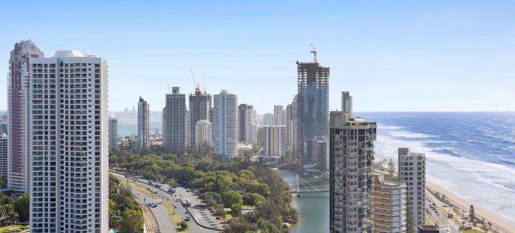 冲浪者天堂民宿，配备度假村风格设施(Surfers Paradise Stay with Resort-Style Amenities)图片