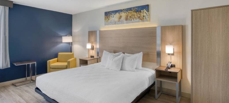 格林斯伯勒-体育场呗盟套房酒店(Best Western Greensboro Coliseum Inn)图片