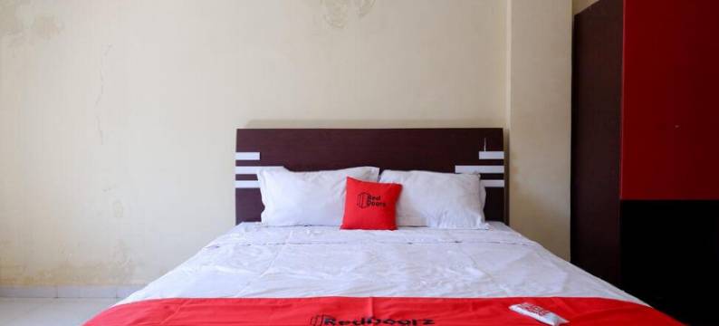 红多兹酒店@洛萨里区2号(RedDoorz @ Losari Area 2)图片