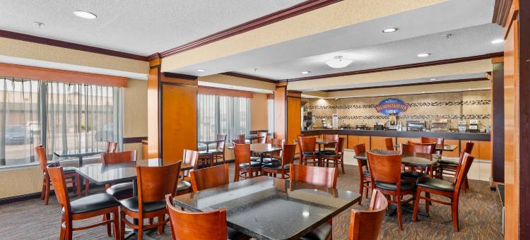 底特律地区麦迪逊高地美吟酒店(Baymont by Wyndham Madison Heights Detroit Area)图片