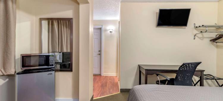 乔治湖奥特莱斯罗德威酒店(Rodeway Inn Lake George Outlets)图片
