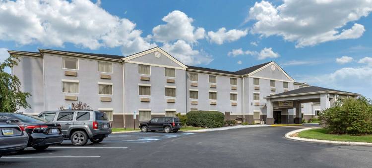 巴特勒舒适套房酒店(Comfort Inn & Suites Butler)图片