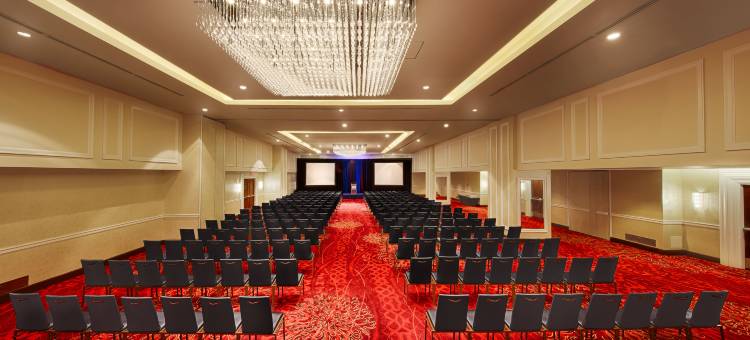 顶峰温哥华港湾滨水酒店(Pinnacle Hotel Vancouver Harbourfront)图片