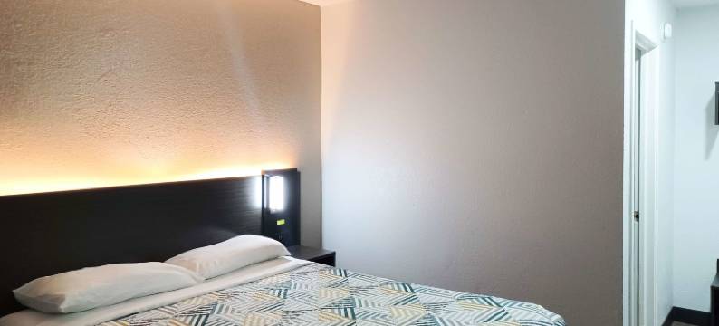 弗雷斯诺6号汽车旅馆- 黑石北(Motel 6 Fresno, CA - Blackstone North)图片