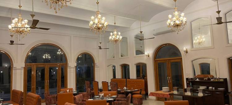 库毛恩广场酒店(Kumaon Plaza)图片