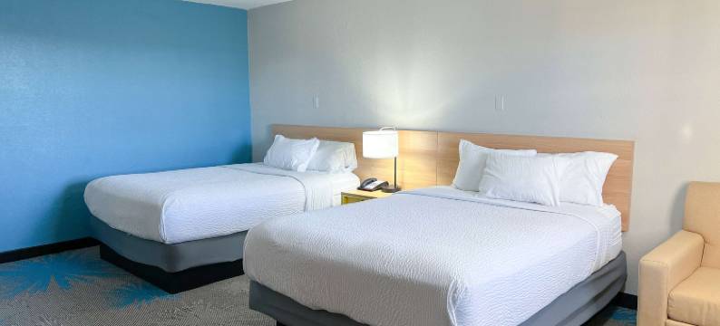 圣罗莎戴斯套房酒店(Days Inn & Suites by Wyndham Santa Rosa)图片