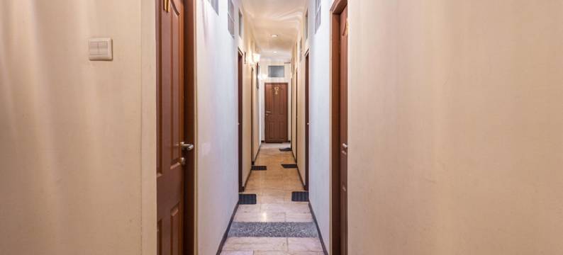 红多兹酒店-近万隆阿伦阿伦2号(RedDoorz Near Alun Alun Bandung 2)图片