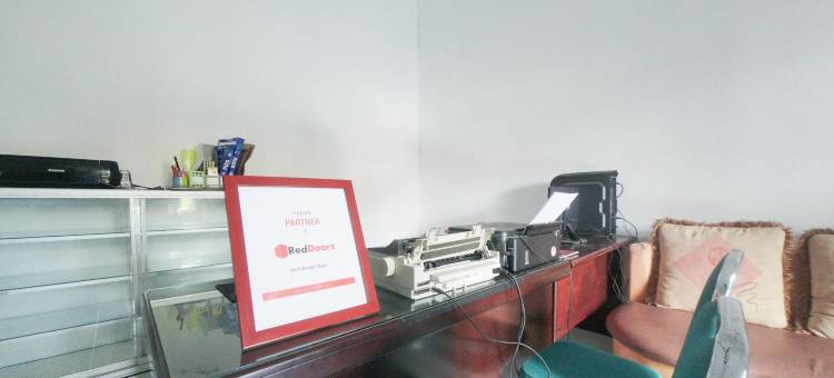 红多兹伊斯兰酒店-近外南梦罗克西购物中心2号(RedDoorz Syariah Near Mall Roxy Banyuwangi 2)图片