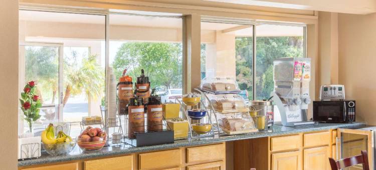 红木城戴斯酒店(Days Inn by Wyndham Redwood City)图片