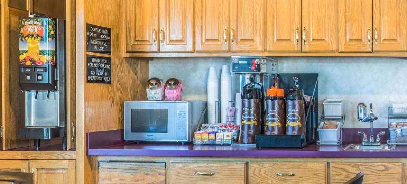 西米德尔塞克斯-莎伦地区温德姆速8酒店(Super 8 by Wyndham West Middlesex/Sharon Area)图片